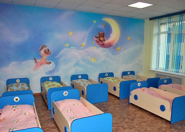 Рисунки на стенах в детском саду